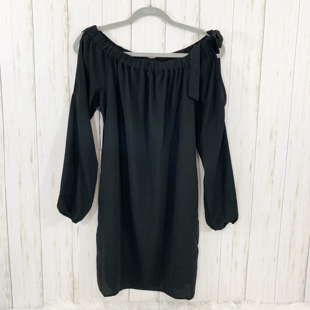 Ali & Jay Off The Shoulder Dress - Picture 3 of 7